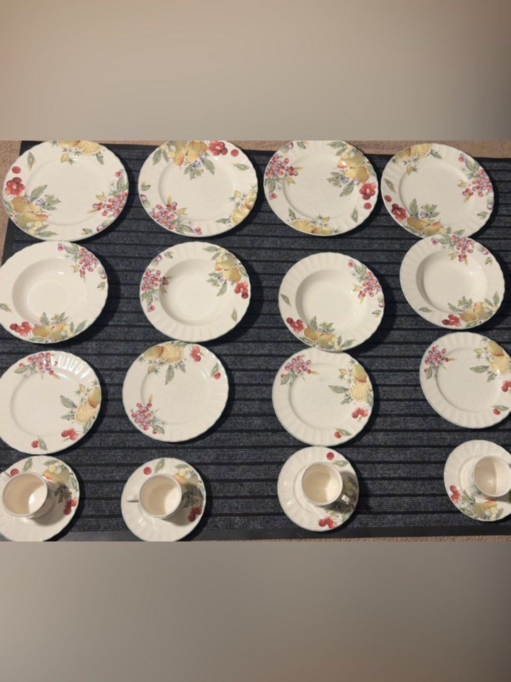 Vintage 90’s Mikasa 20 Piece Floral Dinnerware Set